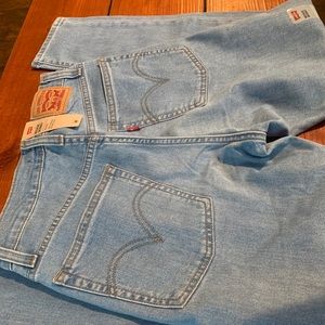 Women’s Levi Jeans
